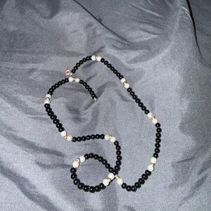 Elegant Black and White Pearl Necklace